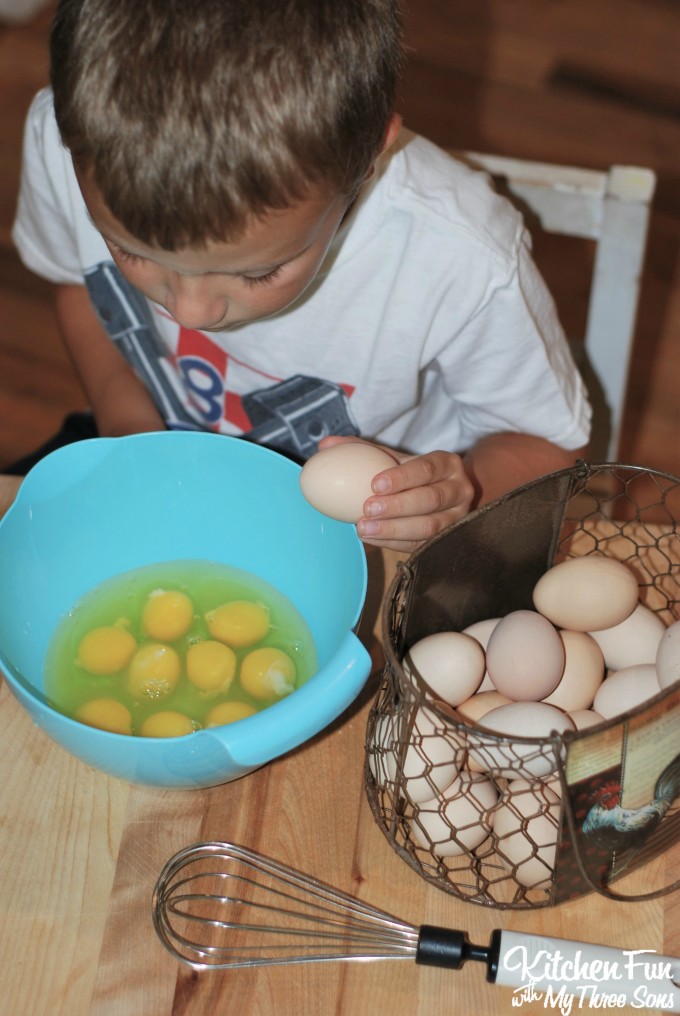 简单的培根，吐司，鸡蛋和奶酪松饼。...最好的回到学校早餐想法！