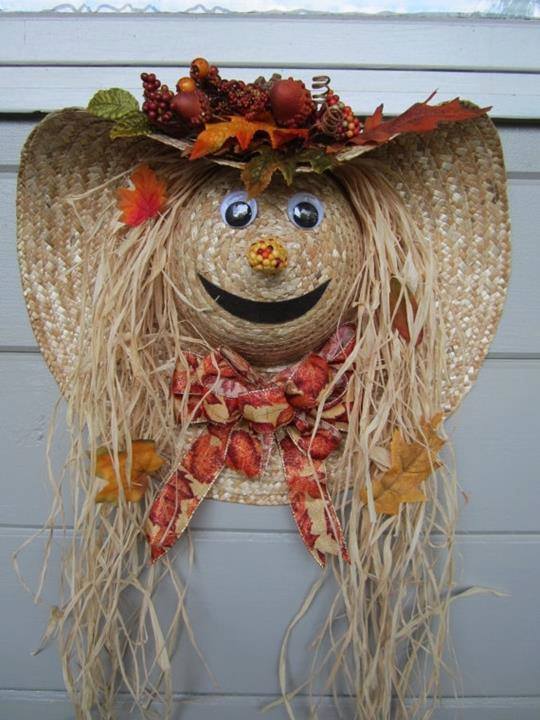 草帽恐慌乌鸦秋天花圈...这是最好的自制万圣节装饰和手工艺创意！