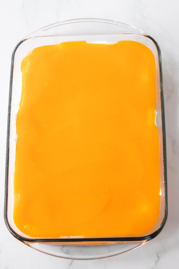 将橙色层添加到奶油浓郁中。
