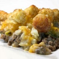 一份Tater Tot Casserole