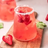 草莓帕洛玛鸡尾酒
